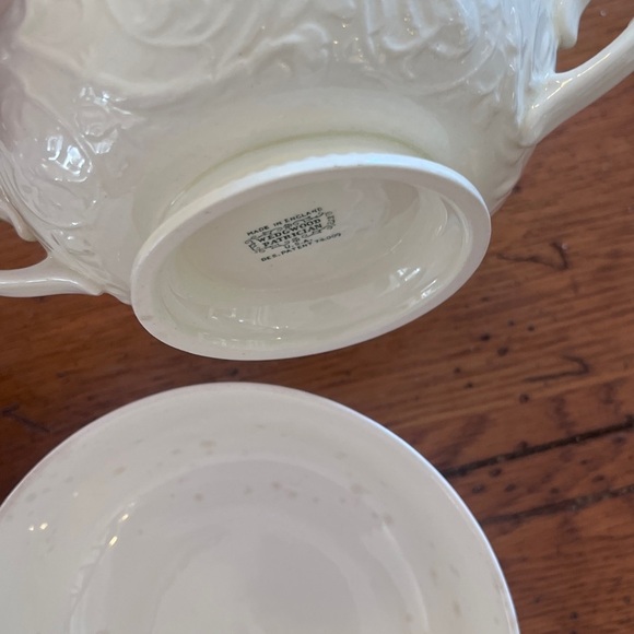 Wedgwood 3 Patrician Creamware Soup Bowls READ with chips, staining and spotting - Picture 2 of 11